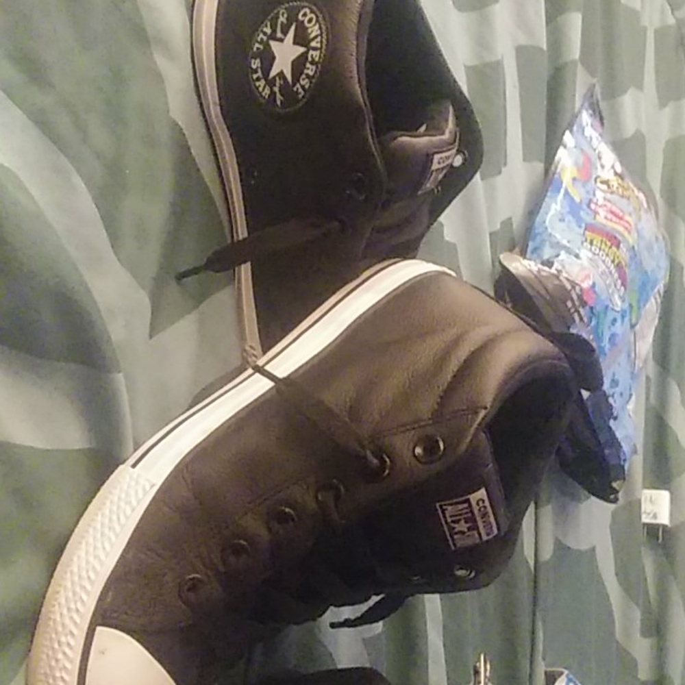 Converse - Picture 2 of 2